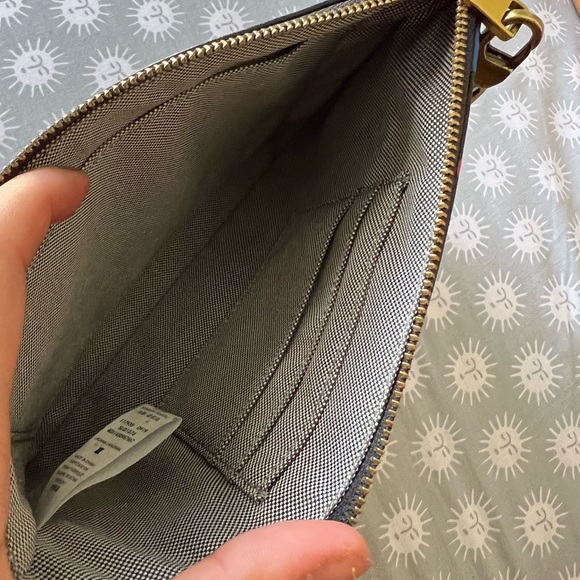 FOSSIL wristlet - Picture 3 of 5